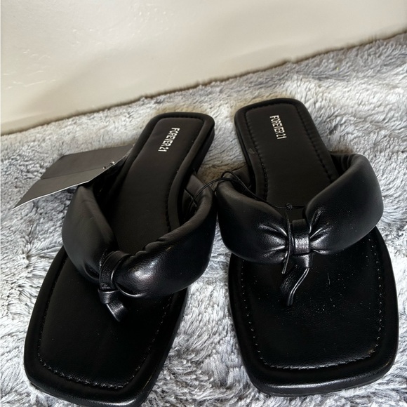 Forever 21 Black Cushion Sandals Flip Flops 6.5 y2k preppy - Picture 1 of 4